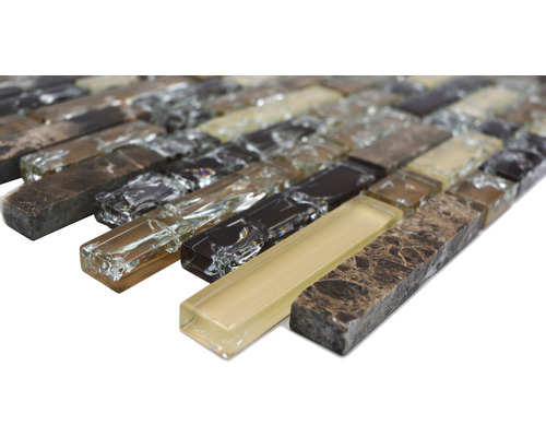 Mosaikplatta av glas och natursten