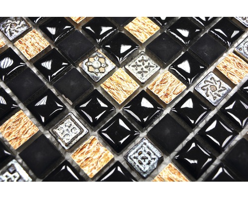 Mosaikplattor med fyrkantiga stenar i olika utföranden.