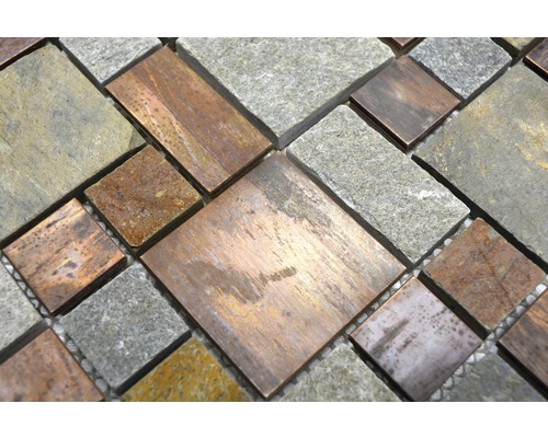 Mosaikplattor av sten och metall