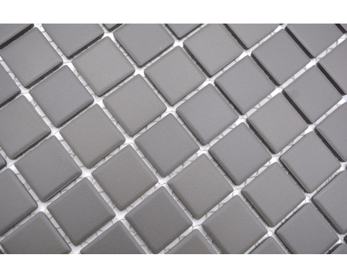 Närbild av grå mosaikplattor