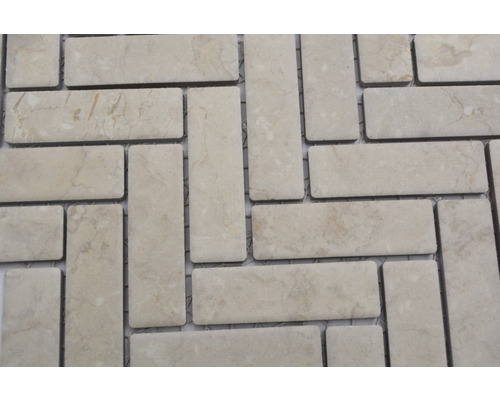 Marmorosaikplattor i fiskbensmönster