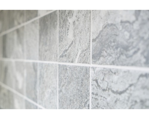 Grå väggplattor med stenmönster