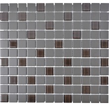 Mosaikplatta med fyrkantiga, gråa och bruna element.
