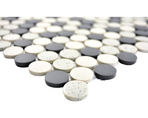 Mosaikplattor med runda former i olika färger