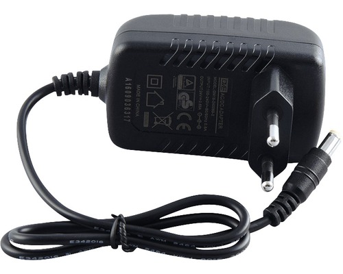 Svart nätadapter med kabel och kontakt