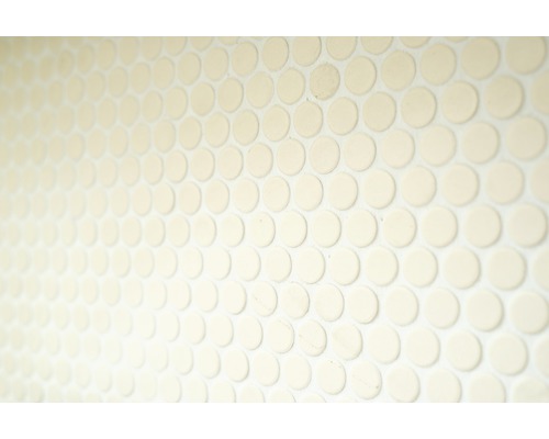 Närbild av runda plattor på en yta