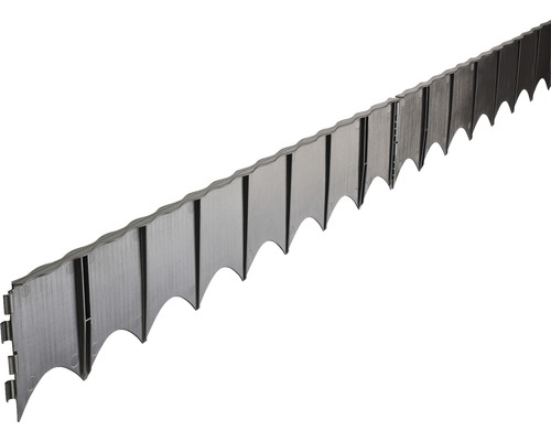 Gräskant av metall för trädgårdsgång