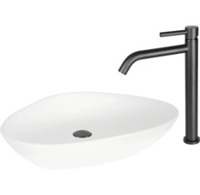 Tvättställ av keramik med blandare