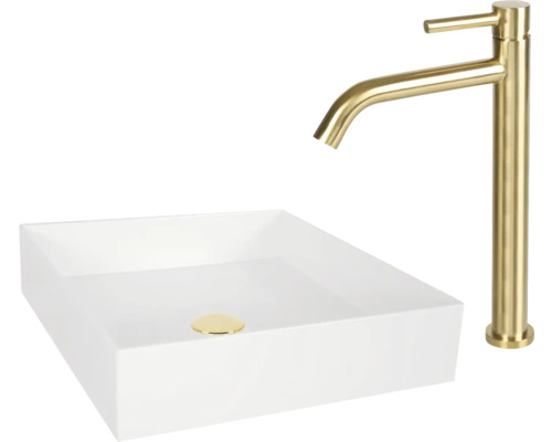 Fyrkantig tvättställsskål med guldfärgad blandare