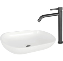 Tvättställ av keramik med blandare