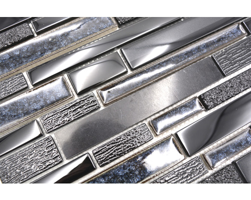 Mosaikplatta av glas och natursten