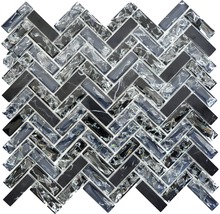 Mosaikmatta i fiskbensmönster av glas och sten