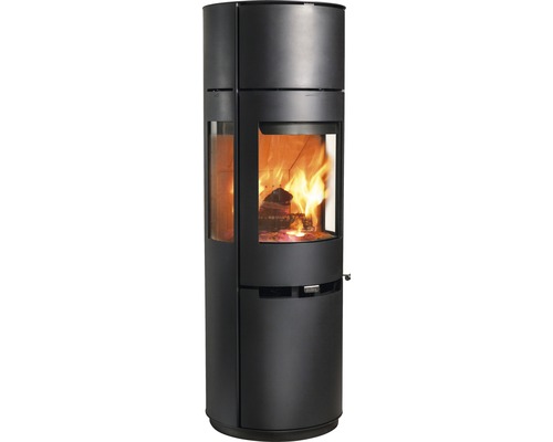 Kamin med ved bakom glas