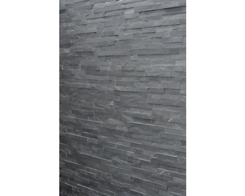 Vägg beklädd med naturstenspaneler