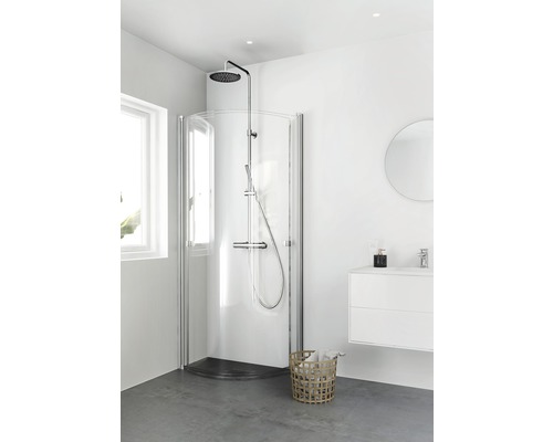 Modernt badrum med duschkabin, handfat och förvaringskorg