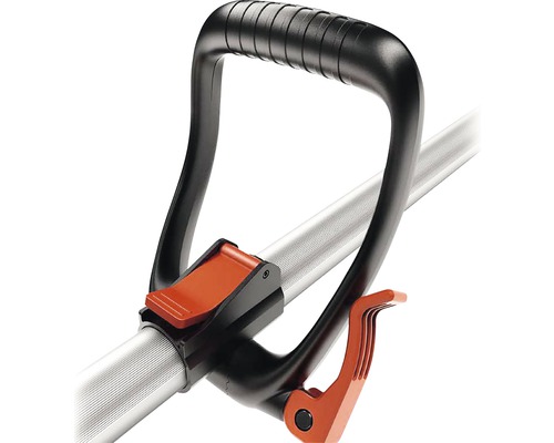 Detaljbild av ett trädgårdsredskaps handtag med manöverelement