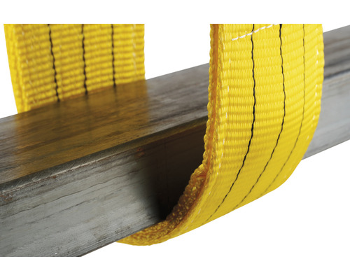 Lyftband av textil under en metallbalk