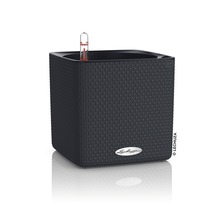 Fyrkantig blomkruka med bevattningssystem och Lechuza logotyp.