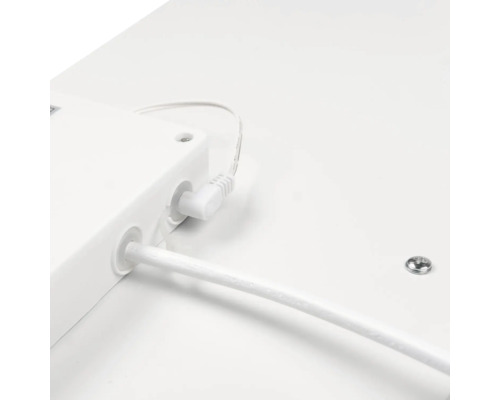 Närbild av en vit LED-panel med kabelanslutning