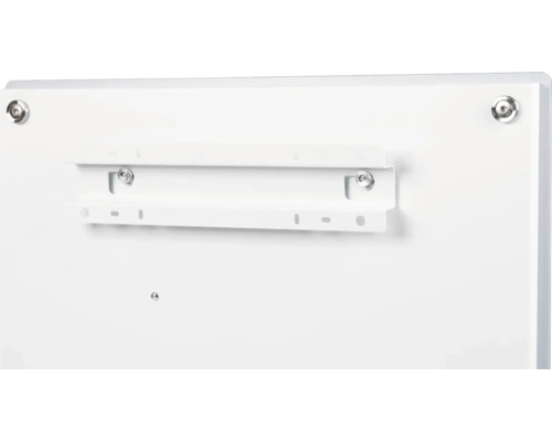 Bakifrån sett av en vit radiator med väggfäste