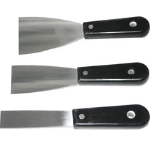 Tre spacklar med metallblad och plasthandtag