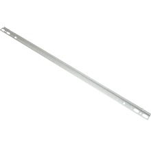 Metallskena med hål för fastsättning