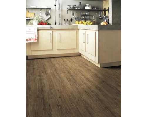 Köksscen med trägolv