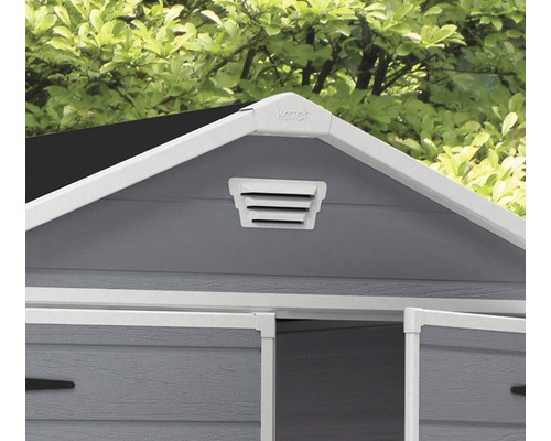 Detaljvy av ett trädgårdshus med ventilationsgaller