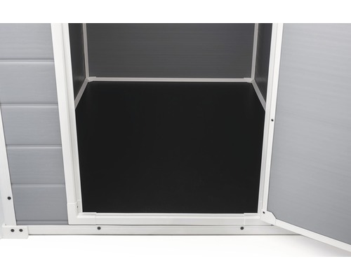 Detaljvy av insidan av ett trädgårdsskjul