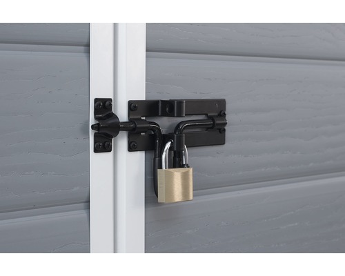 Låsregel med hänglås på en trädgårdsdörr