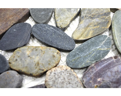 Dekorativa naturstenar på ett nät