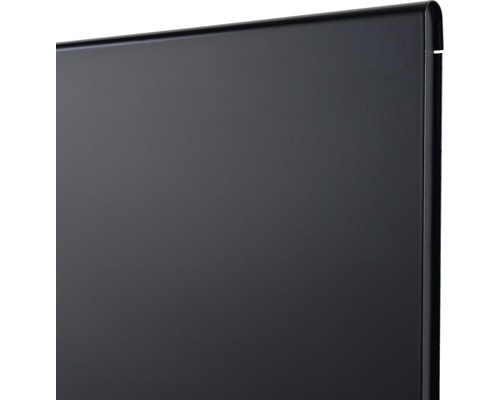 Mörkgrå värmepanel i metall i detalj