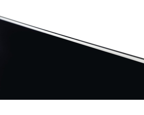 Närbild av en svart yta med silverkant