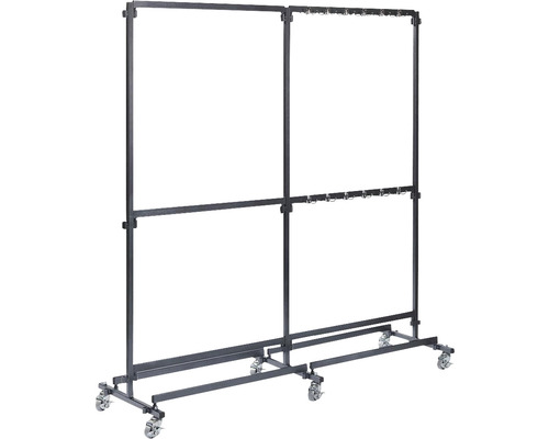 Justerbart textilrörställ med hjul för användning i detaljhandeln.