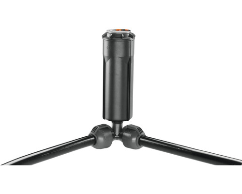 Pop-up sprinkler på trebent stativ för trädgårdsbevattning