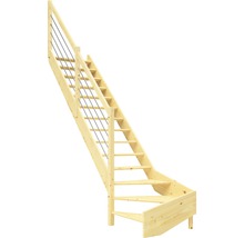 Trätrappa med räcke och metallvajrar