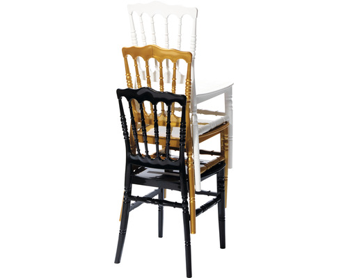 Stapel av tre Napoleonstolar av trä