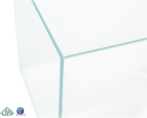 Detaljvy av ett akvarium i glas med limmade kanter