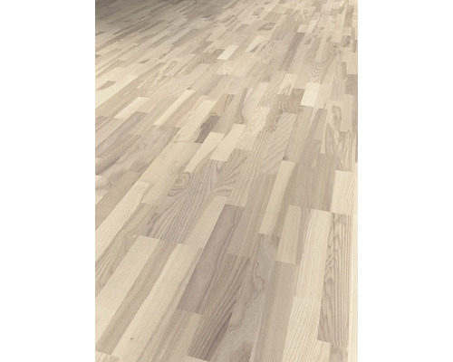 Ljust trägolv med naturlig ådring