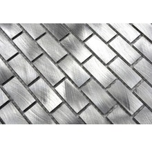 Mosaikplattor av metall i fiskbensmönster