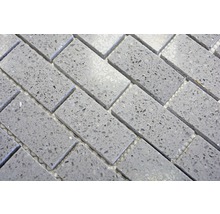 Grå mosaikplattor i rektangulärt format