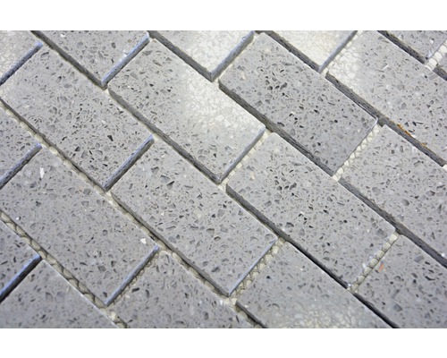 Grå mosaikplattor i rektangulärt format