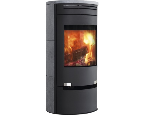 Kamin med eldstad och stenbeklädnad