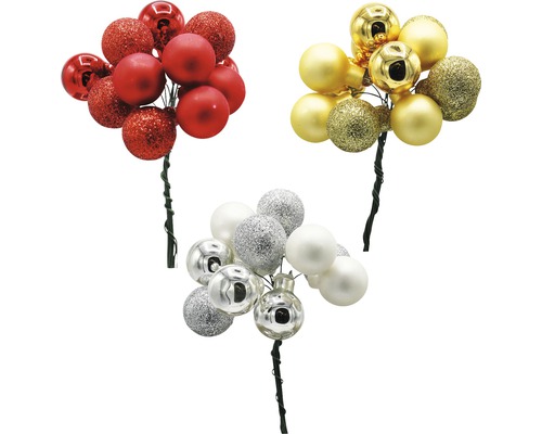 Dekorativa julgranskulor i rött, guld och silver som ett knippe