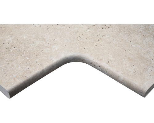 Detaljvy av en poolkantplatta i travertin