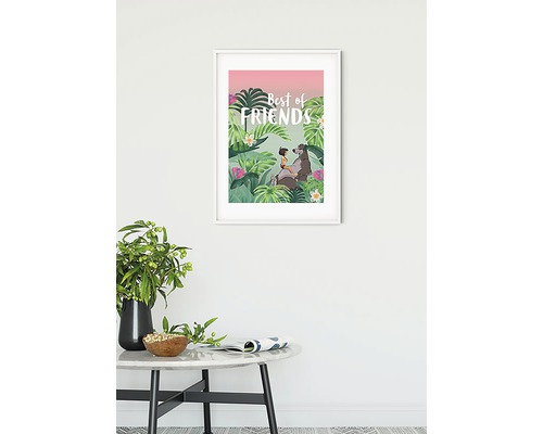 Inramad affisch med Djungelboken-motiv och texten ''Best of Friends'' på väggen