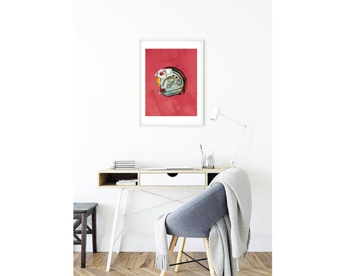 Dekorativ affisch med hjälmmotiv i ett arbetsrum