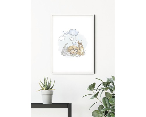 Inramad väggbild med rådjurs- och kidmotiv