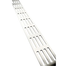 Metallgånggaller med slitsar