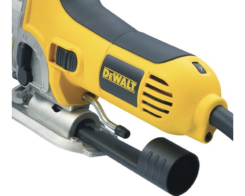 Närbild av en gul sticksåg av märket Dewalt.